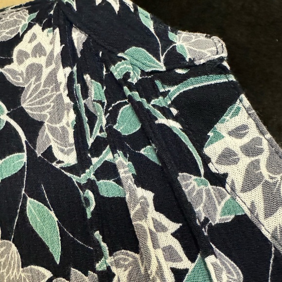 Fun2Fun Black Floral Popover Career Top Blouse (Size S) - Picture 4 of 8